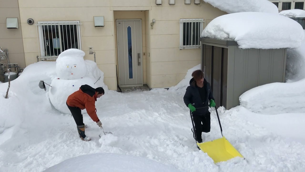 Chuẩn bị xúc tuyết thôi nào