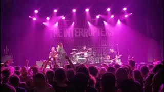 Download lagu THE INTERRUPTERS Kiss the ground In the mirror Raised by wolves 2023.04.07 live @ Élysée Montmartre 