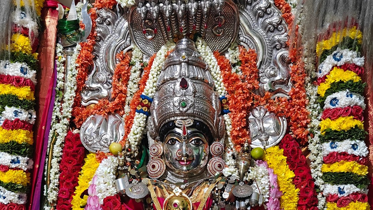 ಶ್ರೀ ಹಳೇವೂರಮ್ಮನವರ ಉತ್ಸವ (ಮೆರವಣಿಗೆ) ರಾಜರಾಜೇಶ್ವರಿ ನಗರ (ಬೆಂಗಳೂರು) . Sri Halevooramma Devi Utsava. 