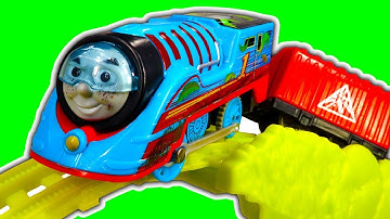 Thomas TrackMaster Turbo Jungle Set Temple Of Doom BIG Train Crashing Fun