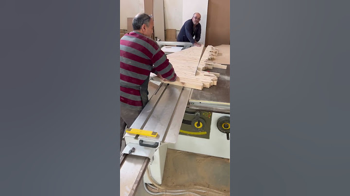Κατασκευή Χριστουγεννιάτικου δέντρου.