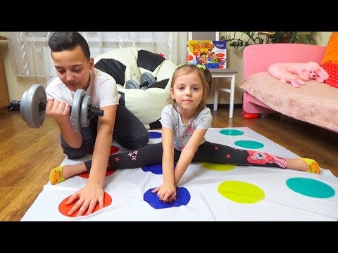 Челлендж ТВИСТЕР против СПОРТИВНЫХ упражнений ШПАГАТ Настя vs Саша Twister CHALLENGE