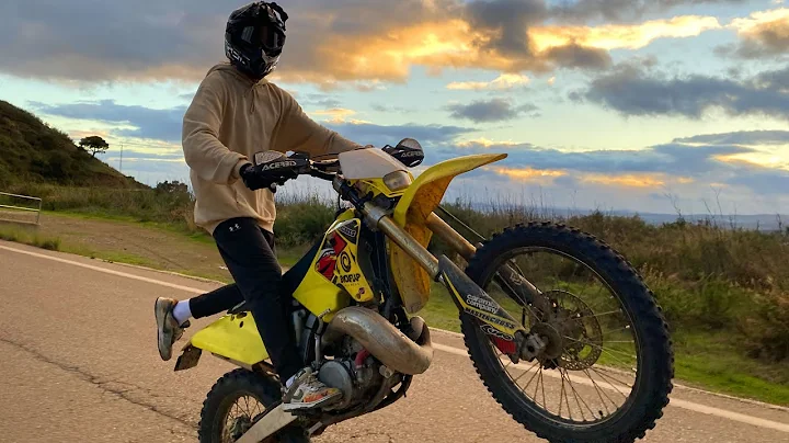 LA SUZUKI RM250 SALE A LA CALLE