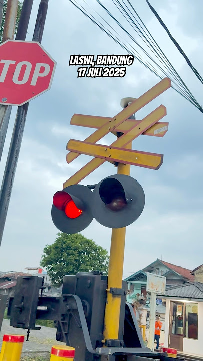 Lampu Flashernya Mati 1 di Perlintasan Kereta Api Laswi Bandung Sirine Alkmaar