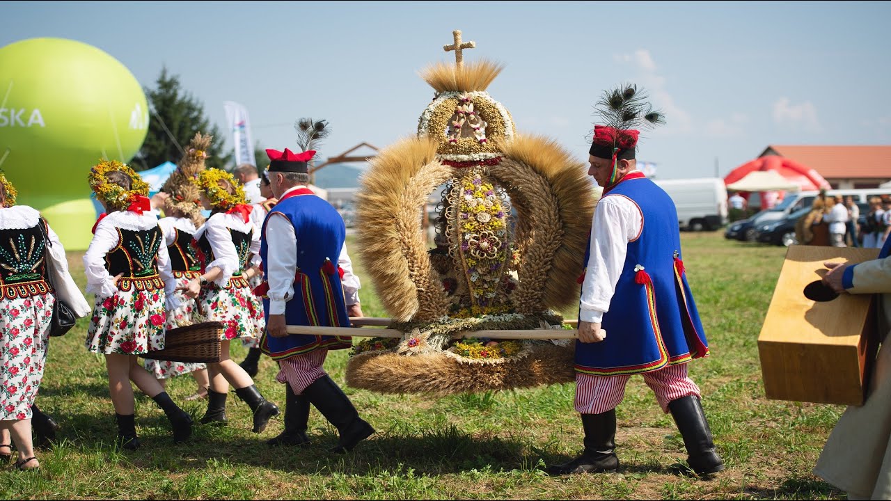 Wykonywanie tradycyjnych wieńców dożynkowych