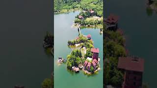 A small island in Guizhou, who is so rich to build such a big house on it, a fairyland on earth! #快手