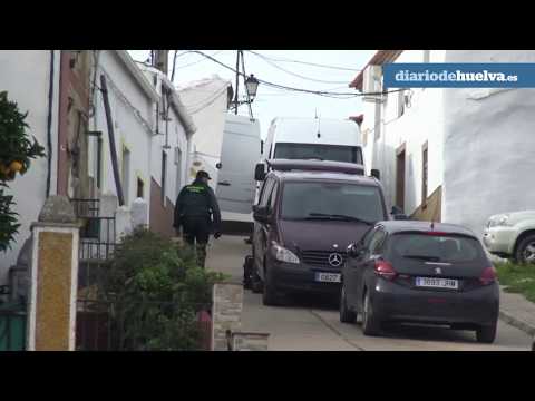 La Guardia Civil registra la casa alquilada por Laura en El Campillo