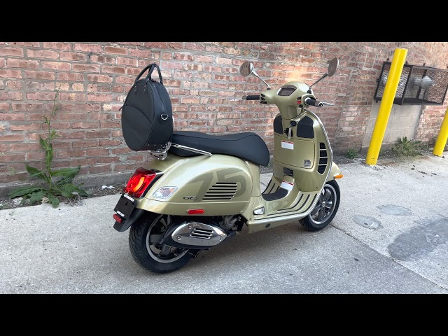 Мотоцикл Vespa GTS 300 75th Anniversary Limited Edition 2021 обзор