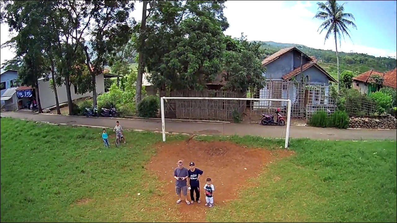 Lapangan Sepak Bola Tapak Guriang Desa Bentarsari nampak ...