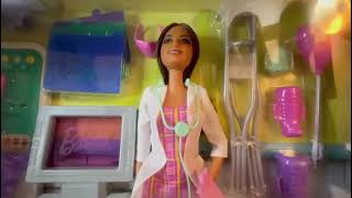 Barbie Fast Cast Clinic Playset, Brunette Barbie Doctor Doll  Review Resimi