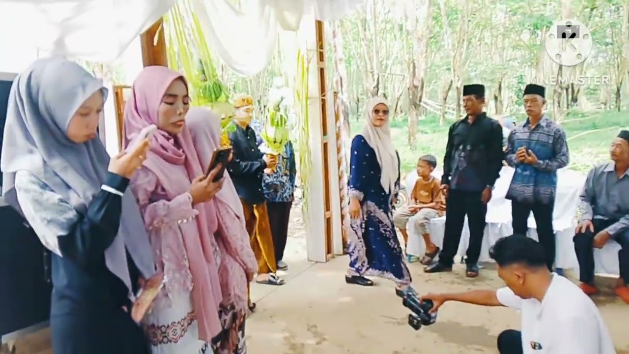 Temon pengantin ananda debi dan ananda atik