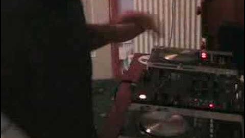 COUNTING A BAR AND PHRASE IN  MUSIC VIDEO 2 DRUM & BASS.