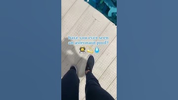 Astronaut 👨‍🚀 Pool 🏊‍♀️