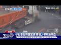 驚悚瞬間！疑視線死角砂石車右轉撞婦人｜TVBS新聞 @TVBSNEWS02