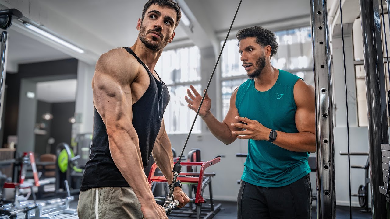 5% de MASSE GRASSE, il est prêt pour sa compétition de bodybuilding