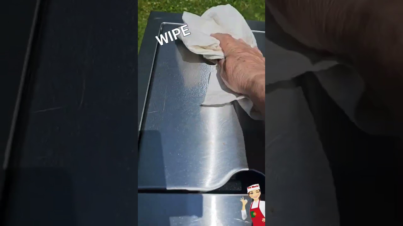 HOW TO CLEAN YOUR CHARCOAL GRILL CLEANING HACK 