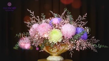 Hướng dẫn cắm bình hoa cúc mẫu đơn trưng bày trong phòng khách