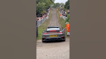 992 Porsche 911 Turbo 50 betreedt de beroemde testheuvel van het Brooklands Museum!