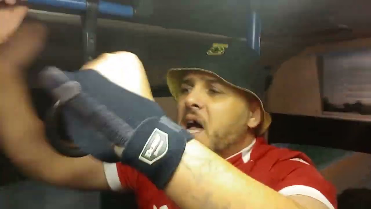 حمراوة عند عودتهم من ملعب ميلود هدفي.