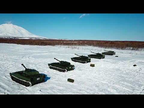 Морская пехота Тихоокеанского флота отрабатывает артиллерийские стрельбы