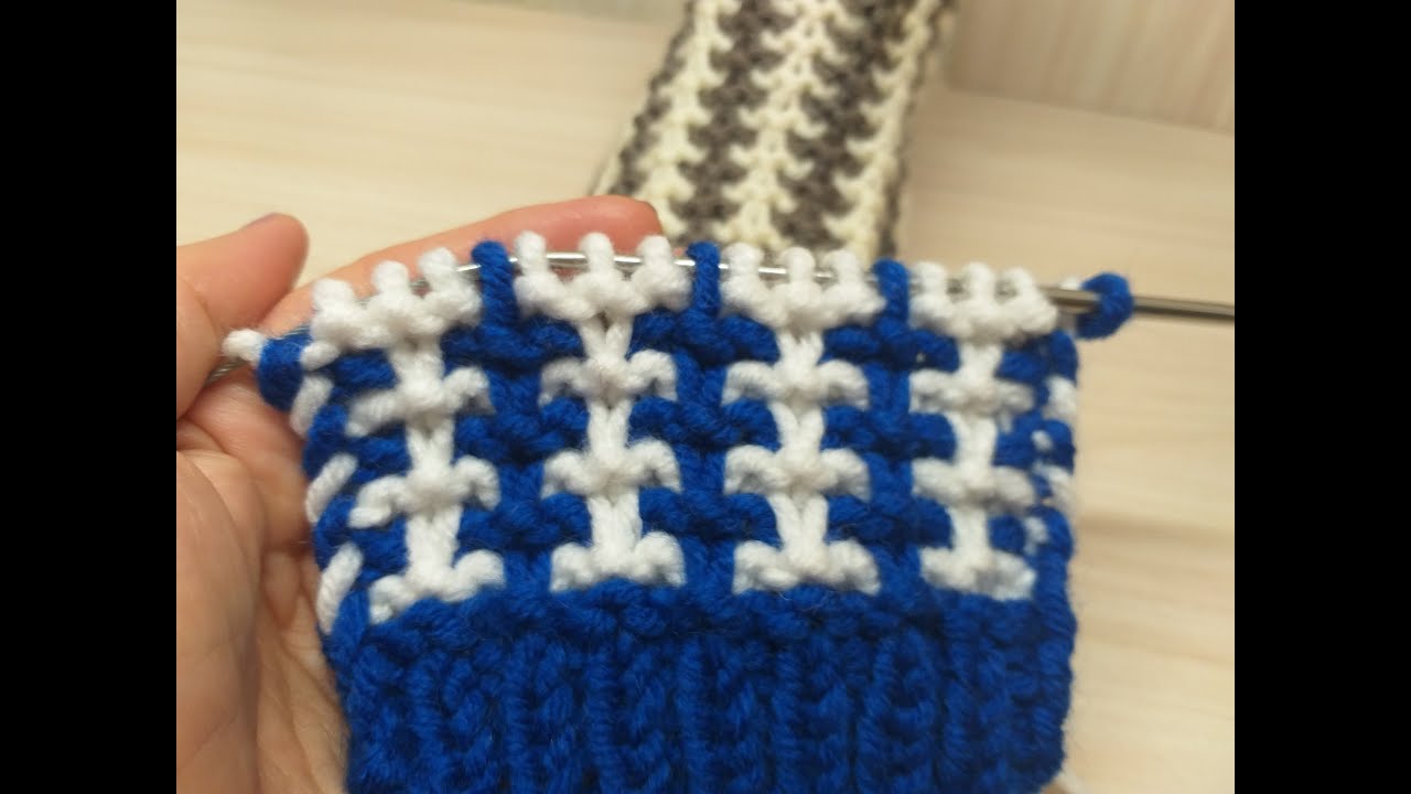 тапочки следки ленивый жаккард. тапочки связанные ленивым жаккардом. тапочки следочки носочки ленивым жаккардом. вязание тапочки спицами с описанием и схемами. двухцветные узоры для следков.