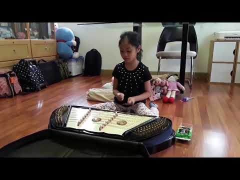 บรรเลงขิม โดยน้องพิมพ์ ในเพลงนางครวญ