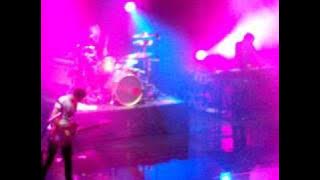 Popcorn - MUSE, live at secret Paris gig, September 2009