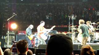 Pearl Jam - Rockin in the Free World with Neil Young