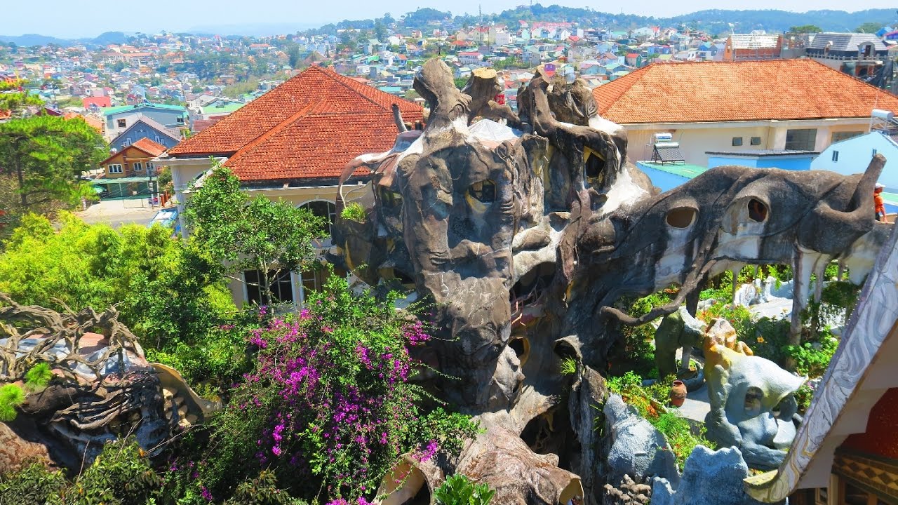 Крейзи хаус Далат Вьетнам (Гостевой дом Ханг Нга) - YouTube