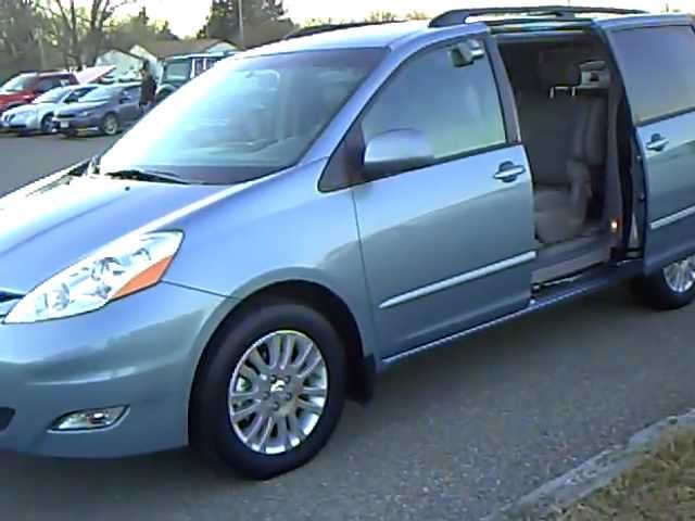 toyota minivan 2008