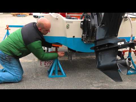 Brownell Manual Boat Lift item #BL2 - YouTube