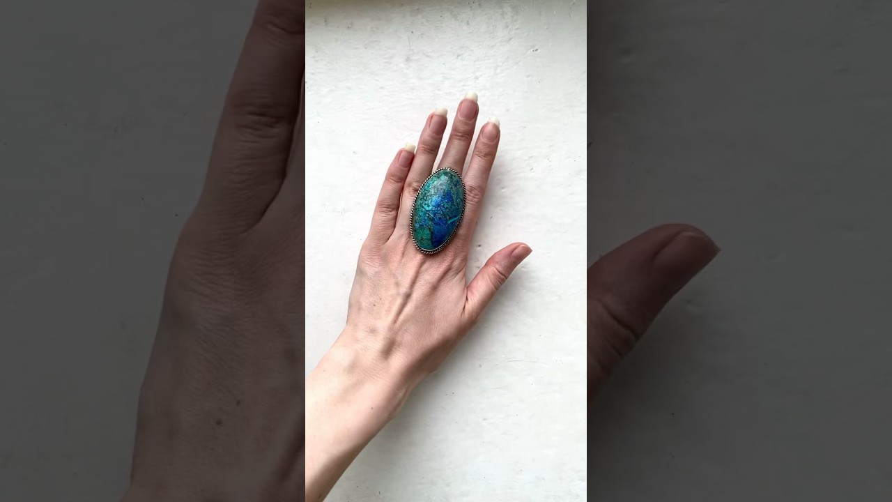 Кольцо с азуритом овальное на руке 3879 