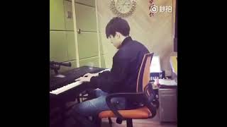 #Dimash tocando el piano #recuerdos