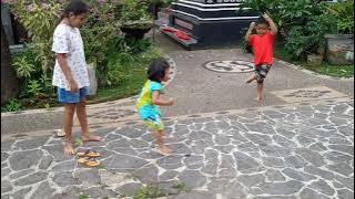Mainan Anak Anak Tradisional Bali, Bermain Dengkleng
