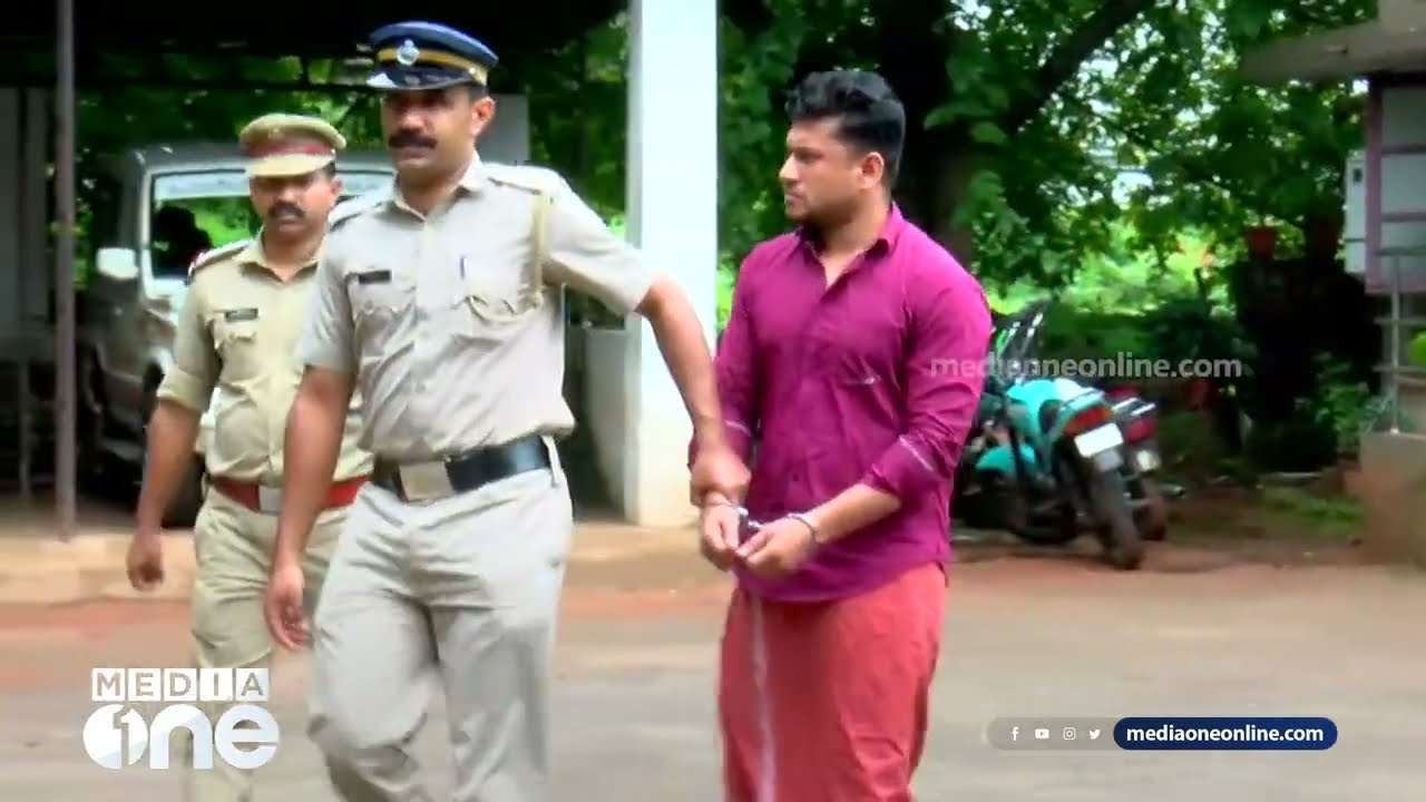 അർജുൻ ആയങ്കിയെ അറസ്റ്റ് ചെയ്ത് മാറ്റുന്ന ദൃശ്യങ്ങൾ... | Arjun Ayanki arrest