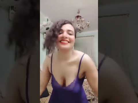 رقص منزلي بقميص النوم رقص