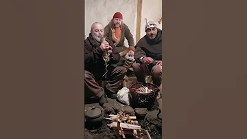 طريقة إشعال النار بالطريقة القديمة تذهل الشقيري 