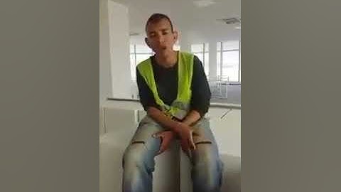 شاب مغربي يتقن تقليد أصوات أئمة الحرم المكي في ترتيل القرآن الكريم ! ما شاء الله