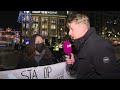 Bijeenkomst tegen antisemitisme bruut verstoord: 'Genocide-voorstanders!'
