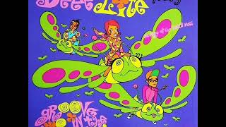Deee Lite - Groove Is In The Heart (With Intro) - YouTube