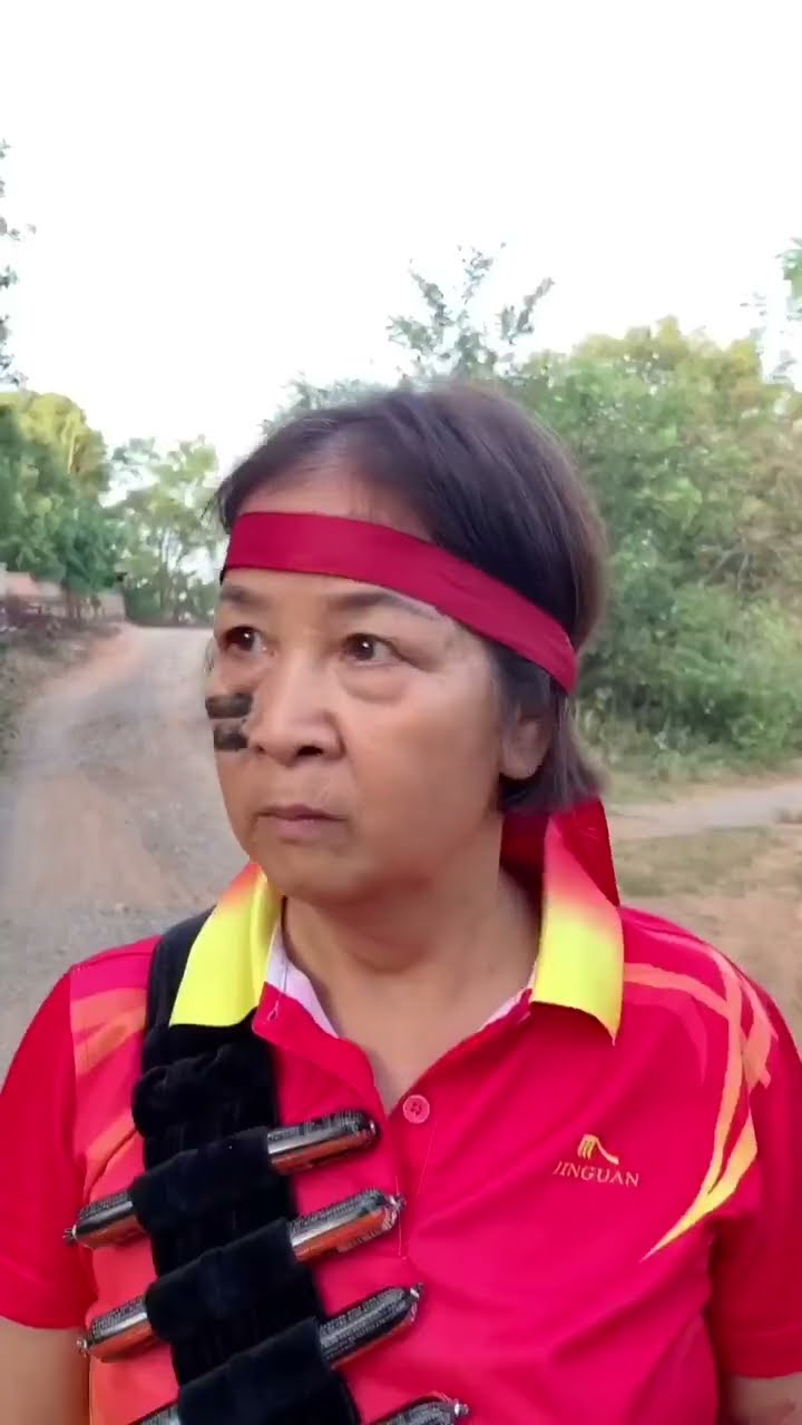 Mom finds runaway son with help from puppy #funny #guige #movie
