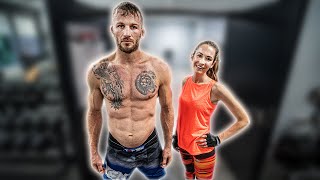 So nervt ein MMA Kämpfer seine Freundin im Gym