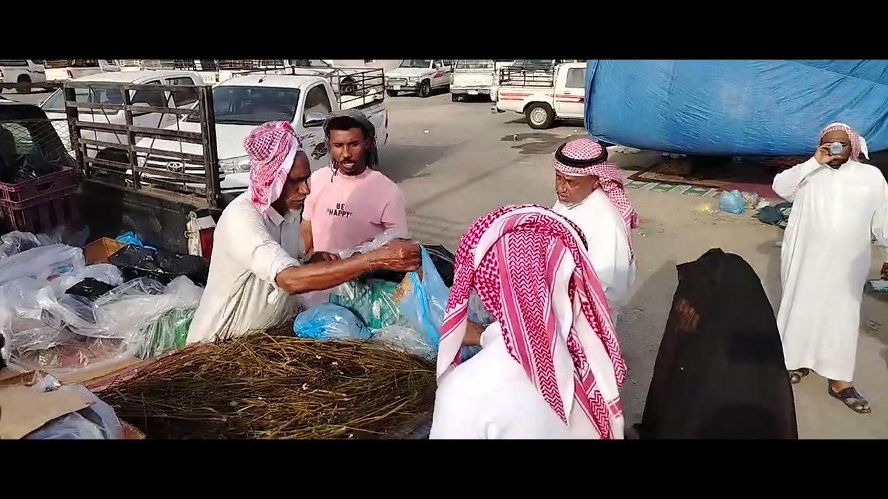 أكل الشوراع في سوق ربوع العجمة... عمر السوق أكثر من ألف عام