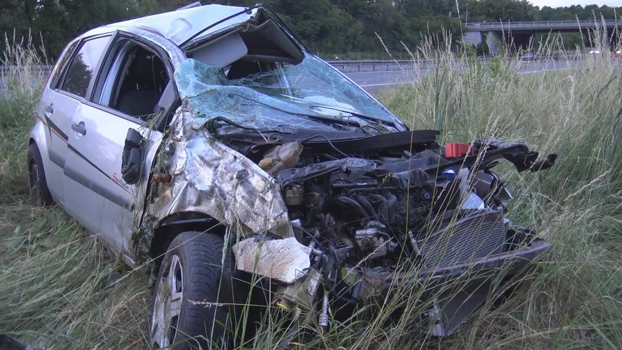 PKW mehrfach überschlagen - Fahrerin + Säugling verletzt auf A560 Höhe  Hennef-West 23.6.19 + O-Ton