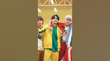 💜v change his expression in just a second 🤐🤐 #bts #army #shorts