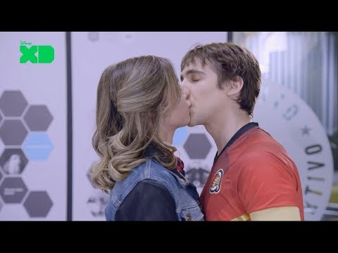 Zoe and Gabo kiss? | Disney11 | #011CE