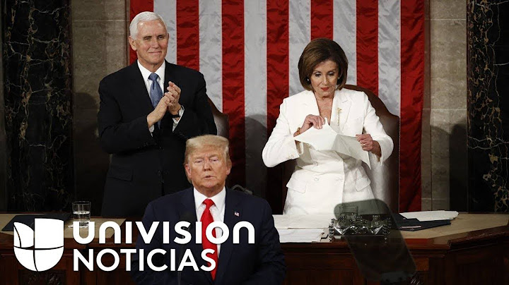 Nancy Pelosi rompe el discurso que Trump le entregó cuando la dejó con la mano extendida