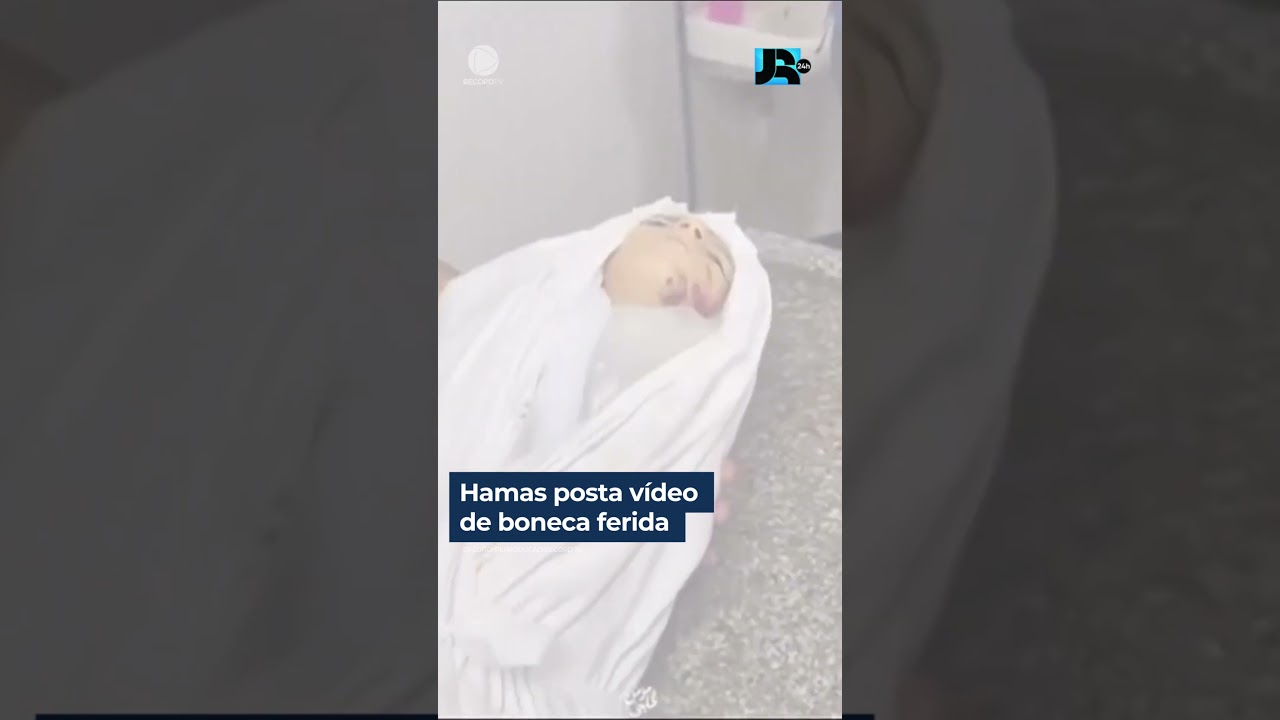 ⁣Terroristas do Hamas postam vídeo de boneca ferida como se fosse uma criança palestina #shorts