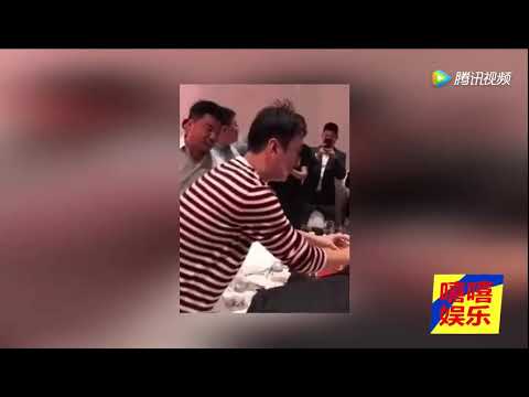 王思聪参加同学婚礼随了30万，这礼金送的都可以改变命运了
