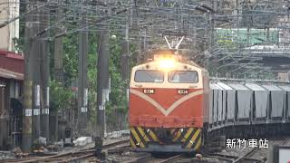 (4K) E334電力機車牽引20節散裝穀類蓬斗車停靠新竹車站